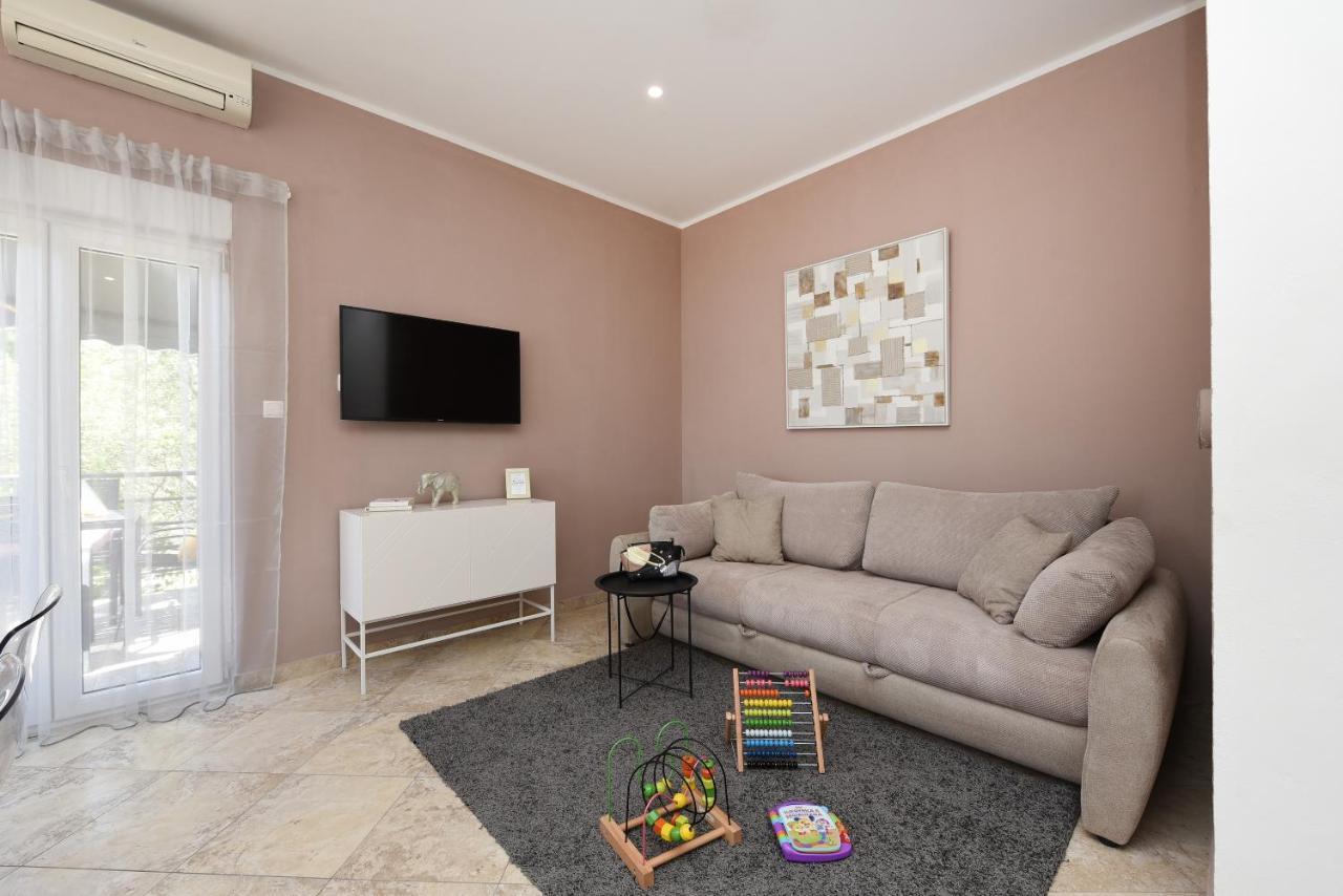 Malako Family Apartments Селине Екстериор снимка