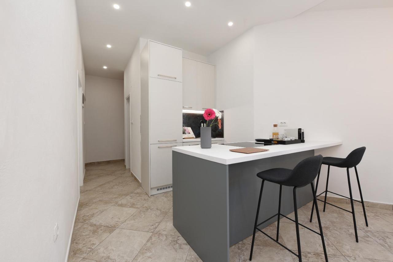 Malako Family Apartments Селине Екстериор снимка